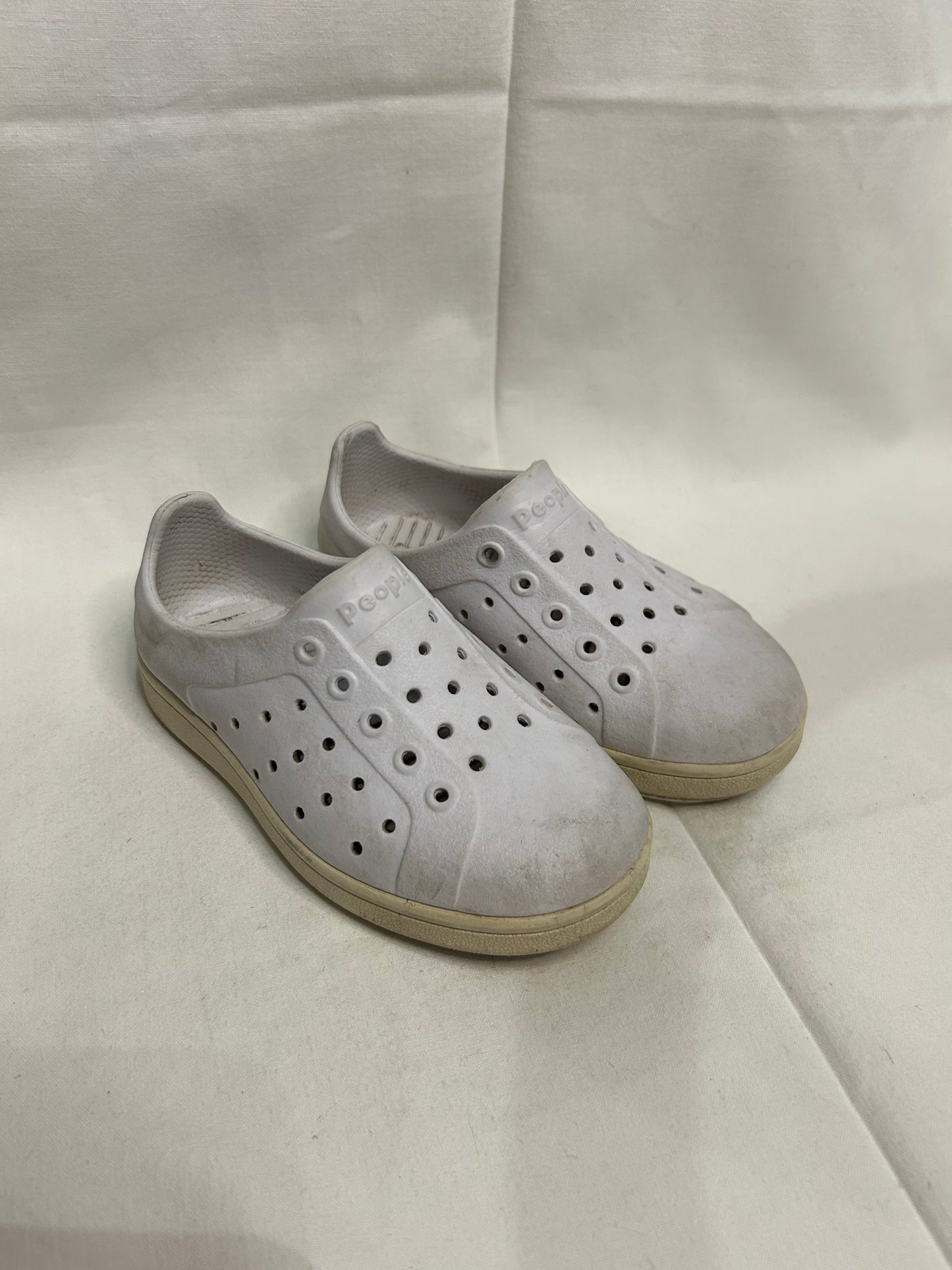 C7 white People shoes (Natives)