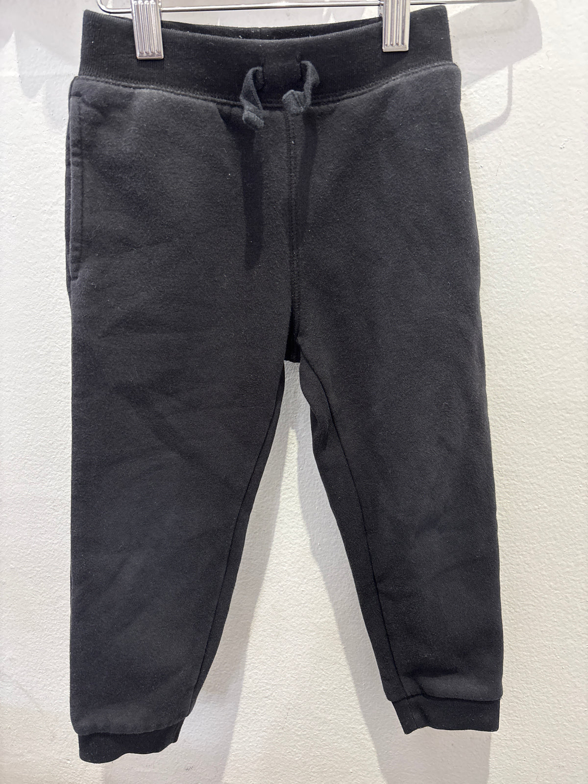 Black basic joggers 3y