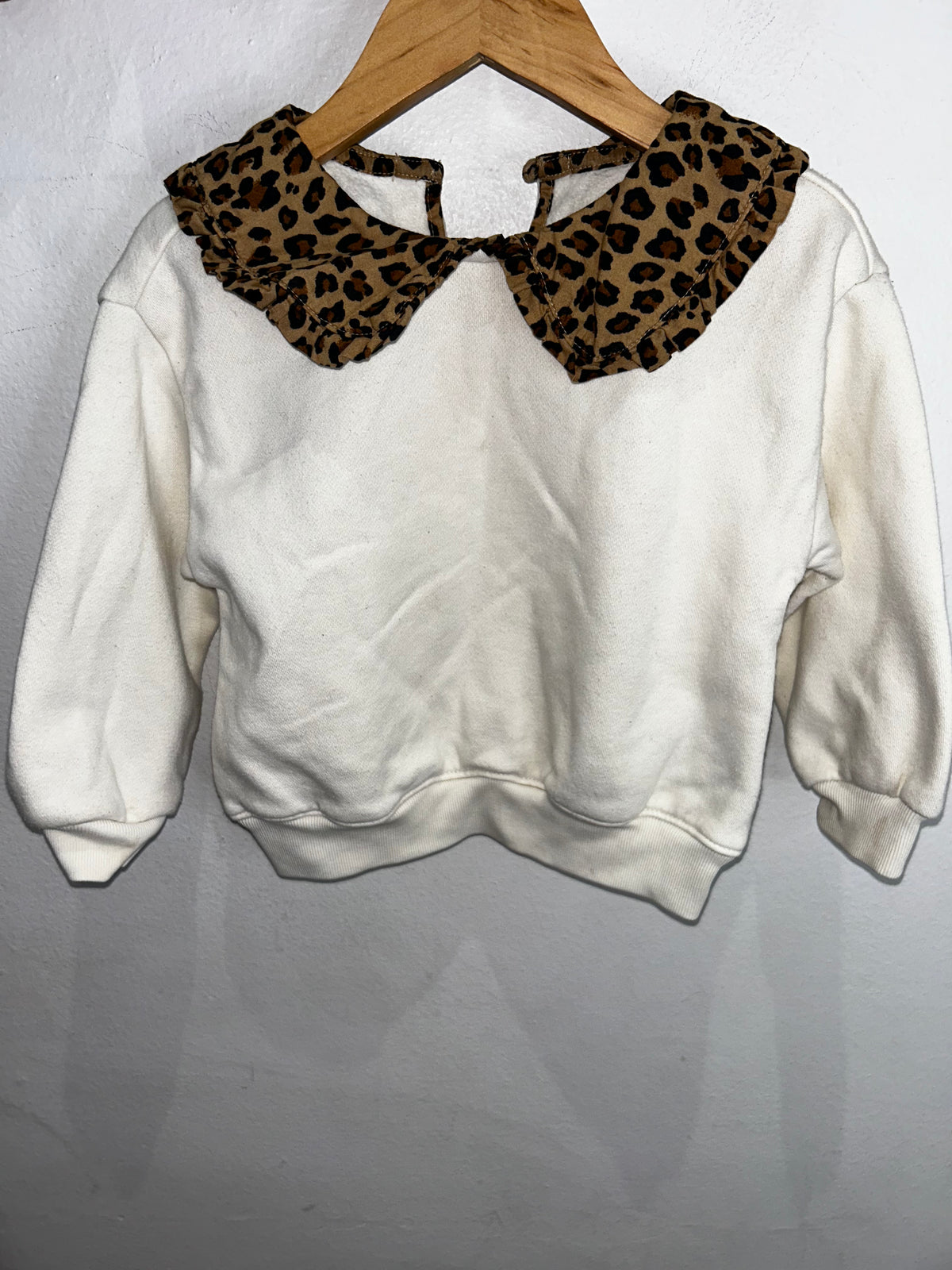 Leopard collared cream pullover 2y