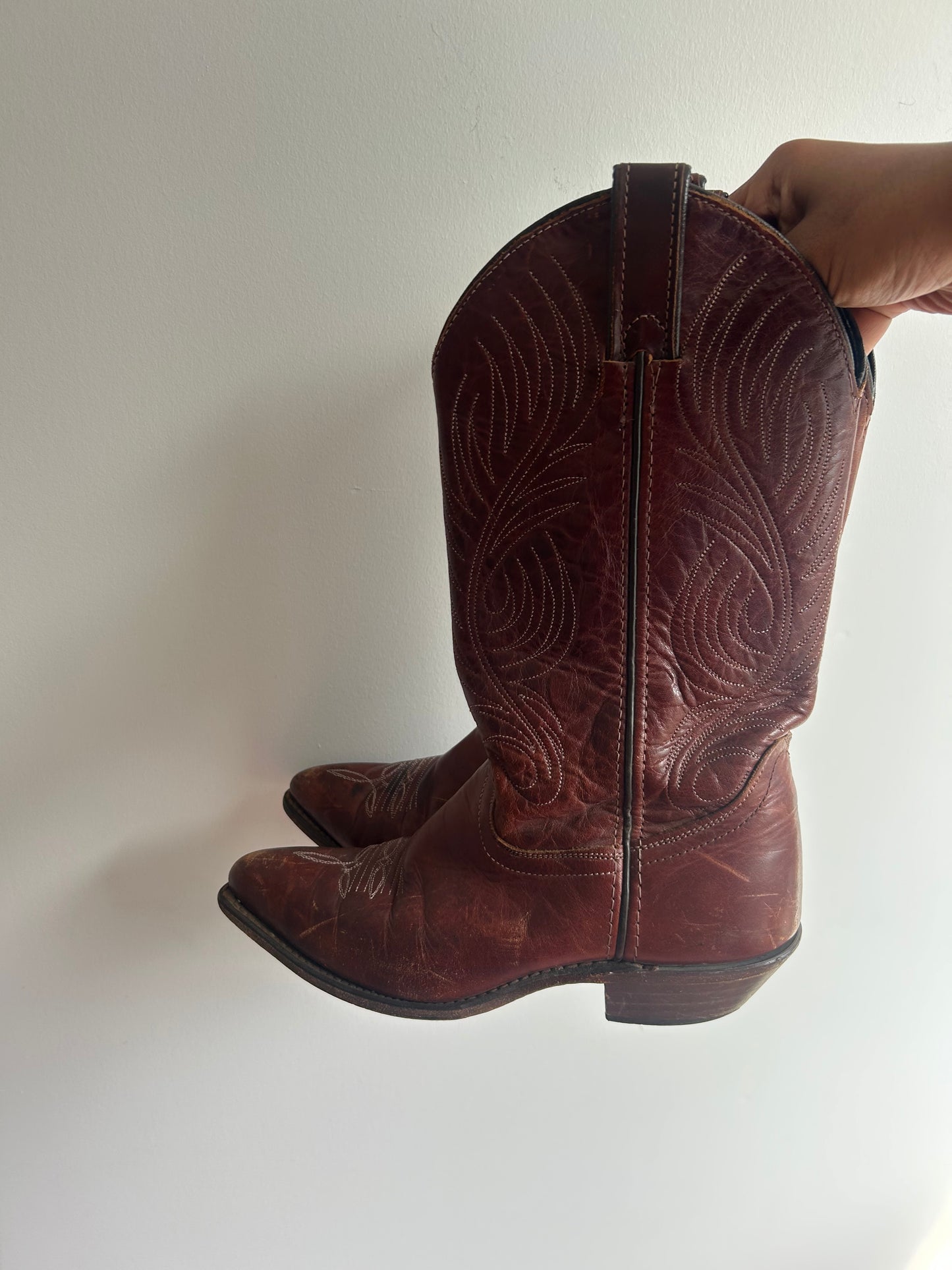 Brown cowboy boots 7.5M