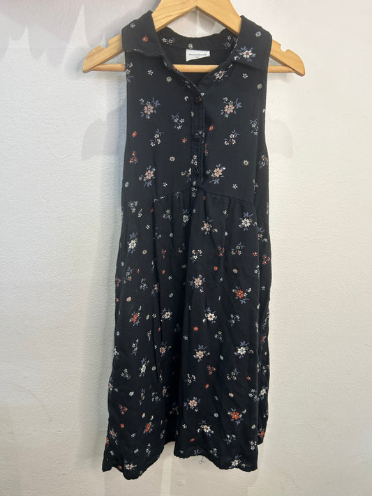 Black floral  collar dress 7-8y