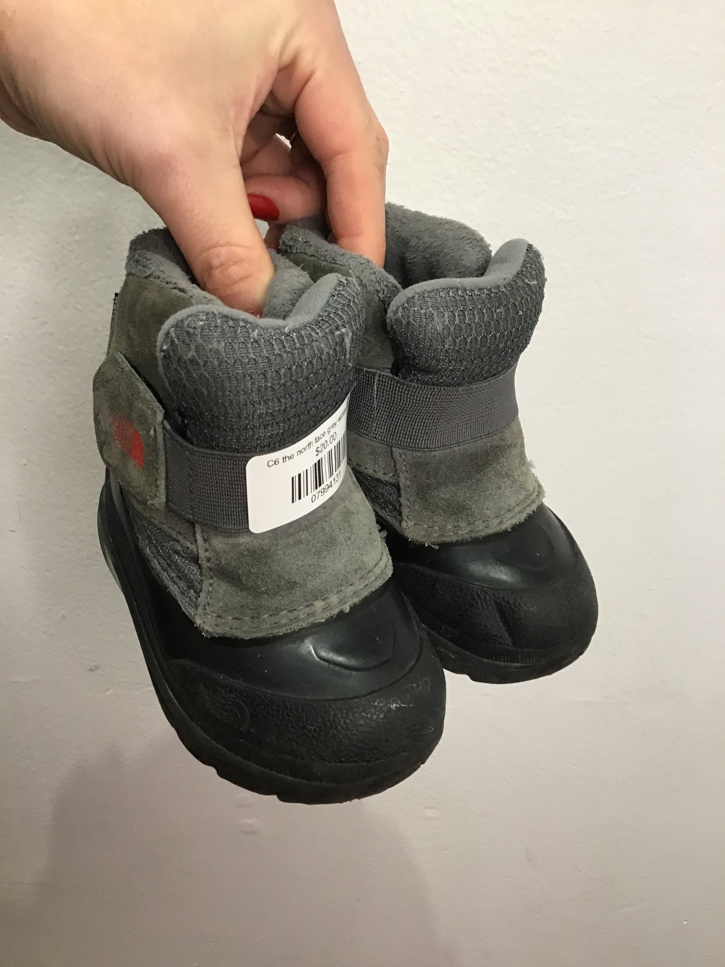 C6 the north face grey winter boots