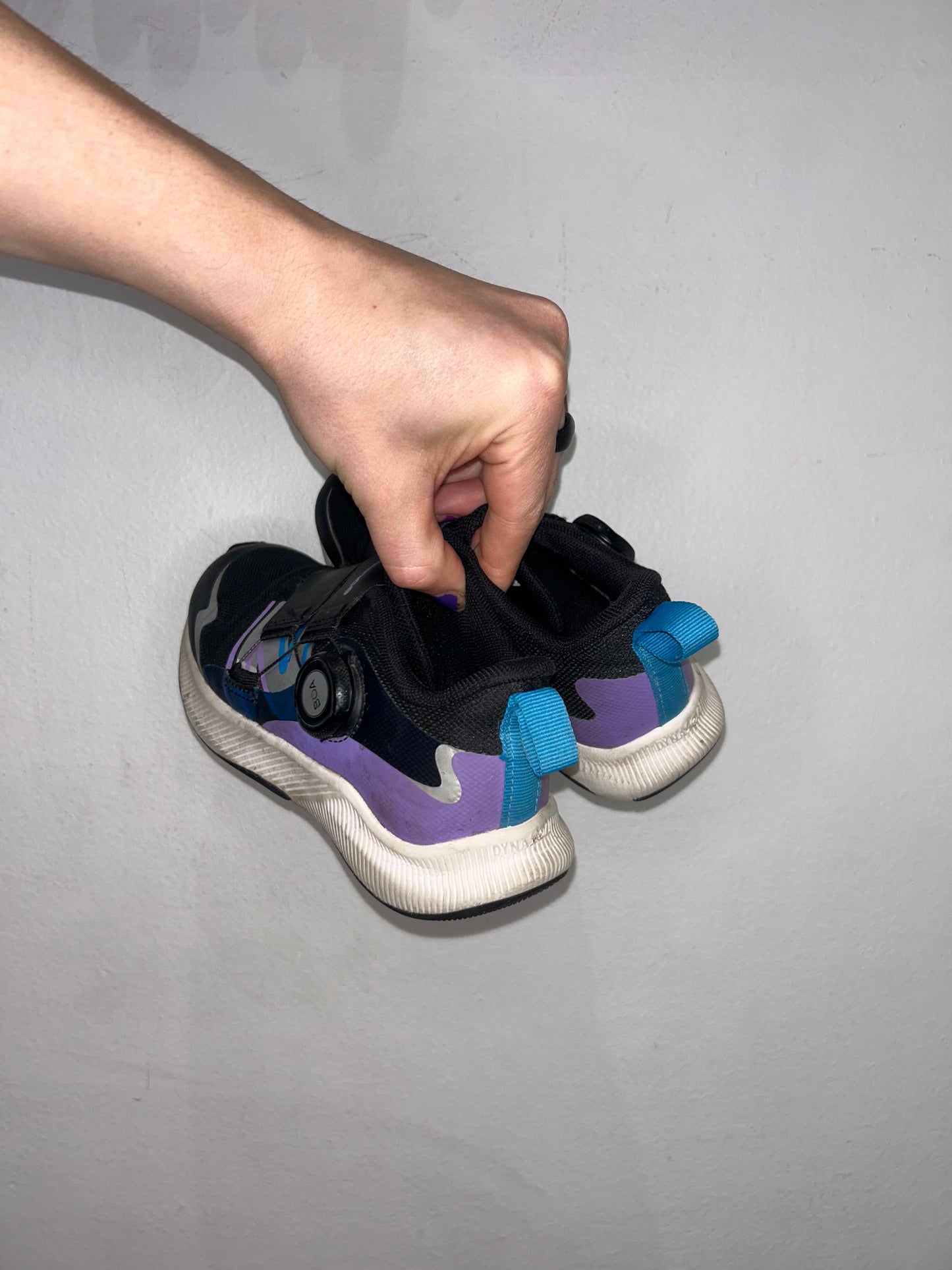Y2 New Balance laceless shoes