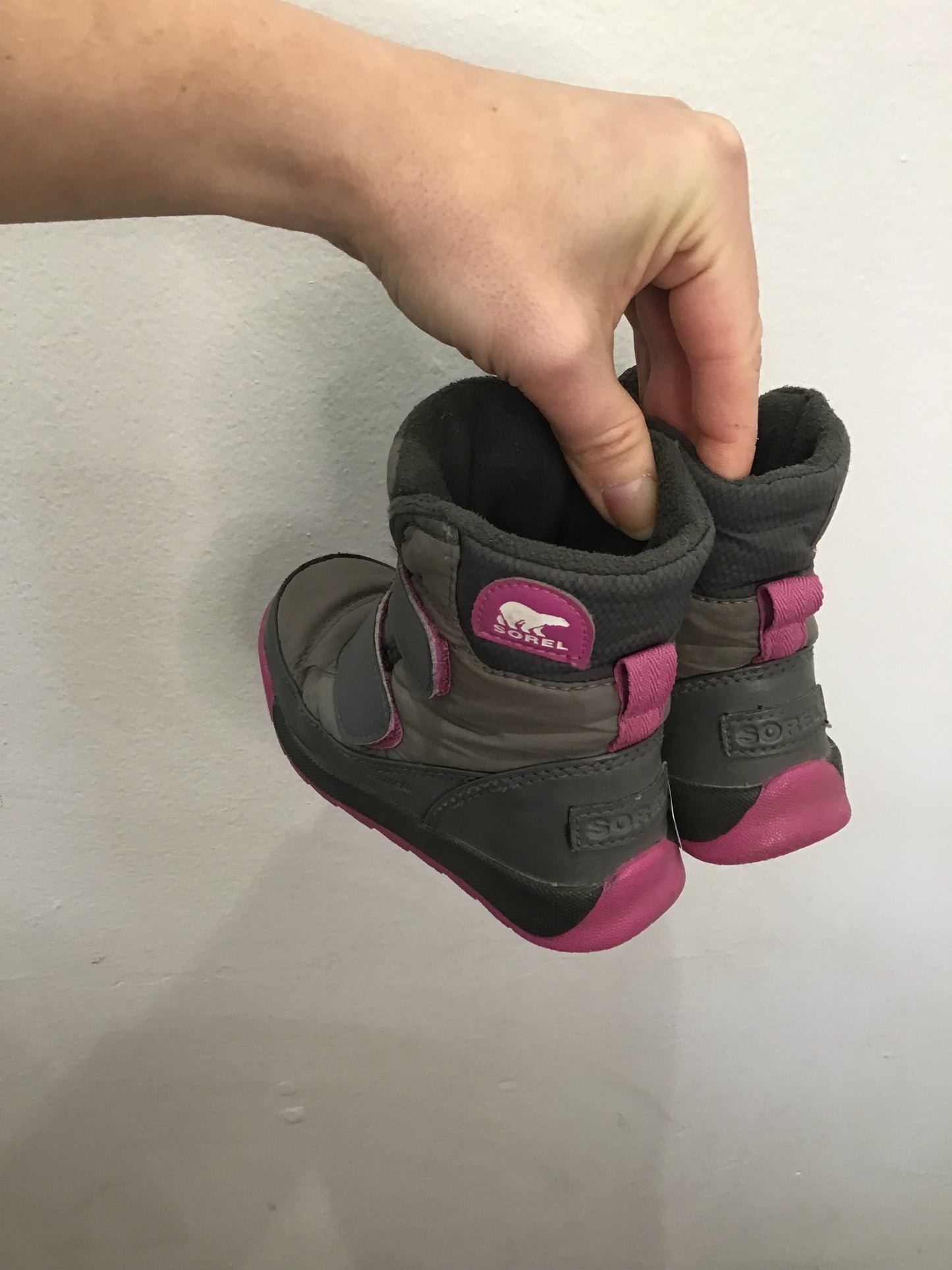 C10 grey and pink Sorels