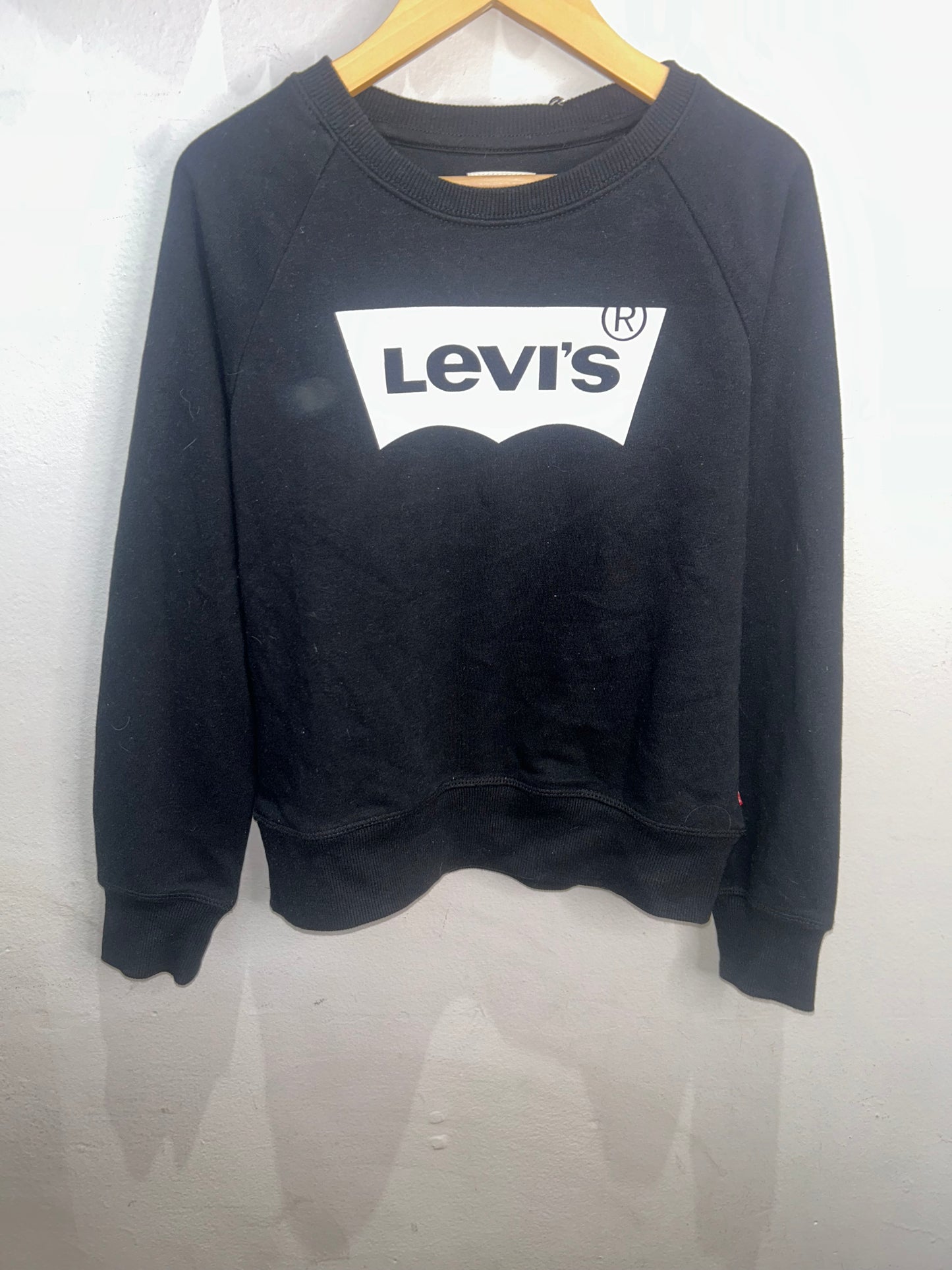 Levi's black pullover 10-12y