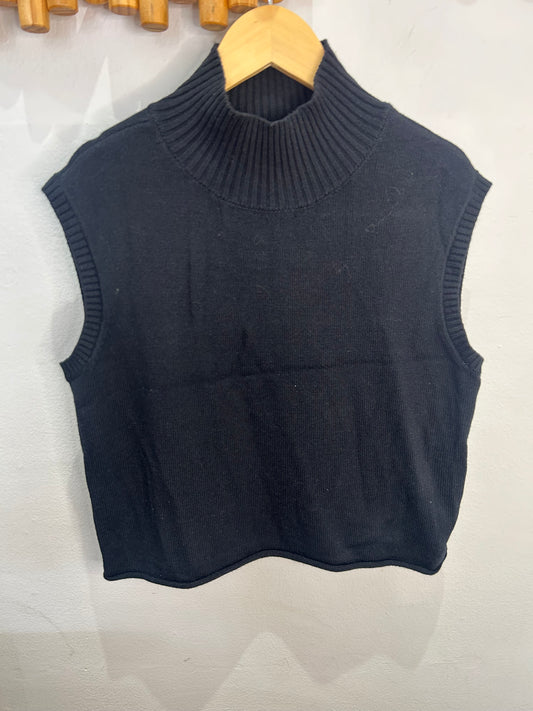 Black boxy sweater vest XS