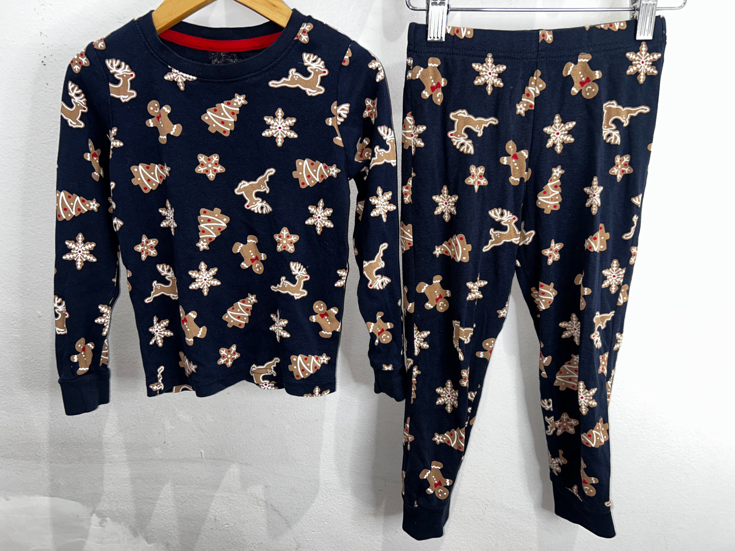 Gingerbread pyjamas 5y