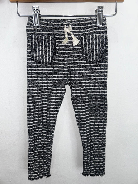 Black and white knit pants 3-4y