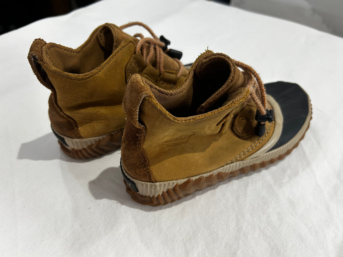 Y2 sorel duck boots