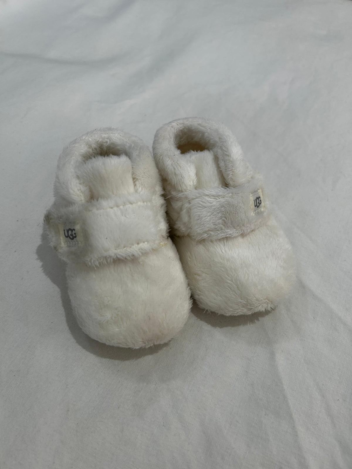 C2-3 Ugg slippers