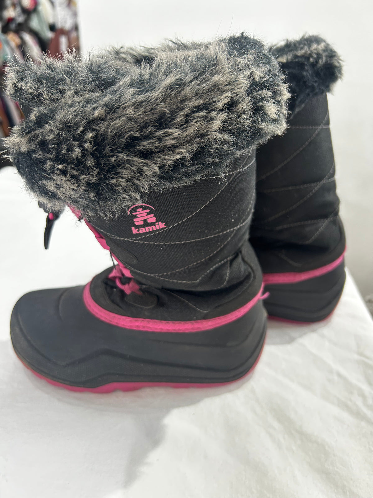 C12 pink and black Kamik