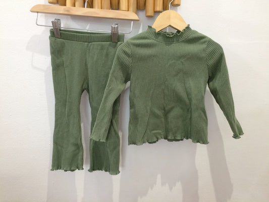 Green ribbed knit set 18-24m