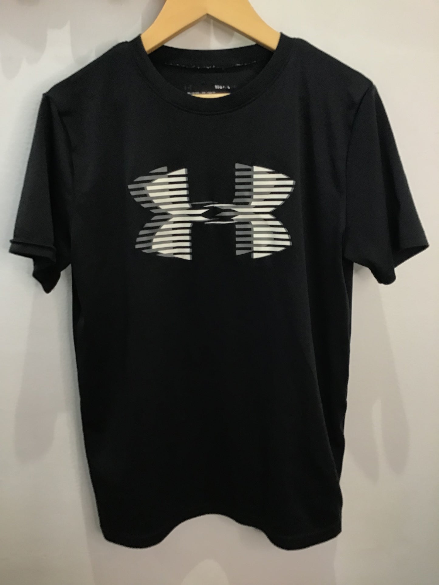 Tee underarmour activewear black 14y