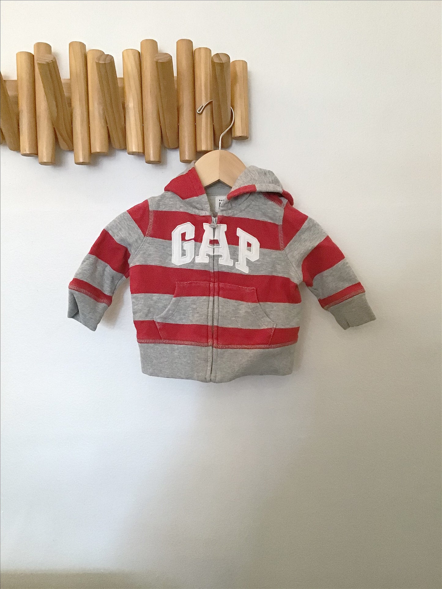 Red striped sweatshirt 3-6m