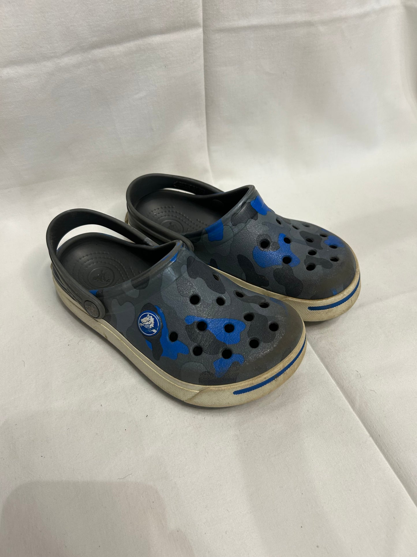 C10-11 grey camo Crocs
