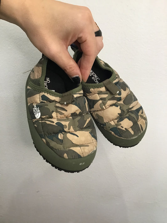 C11 The North Face thermoball slippers
