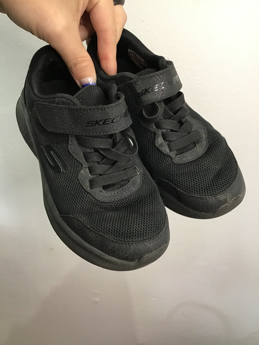 Y1 black Skechers*