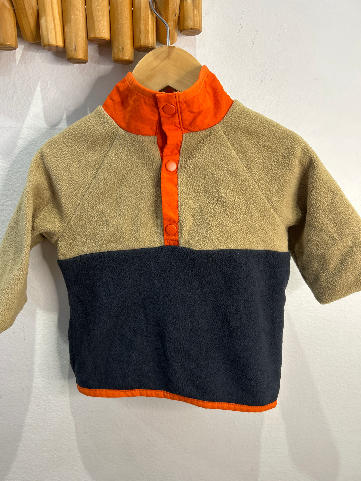 Beige and blue quarter fleece 12-18m