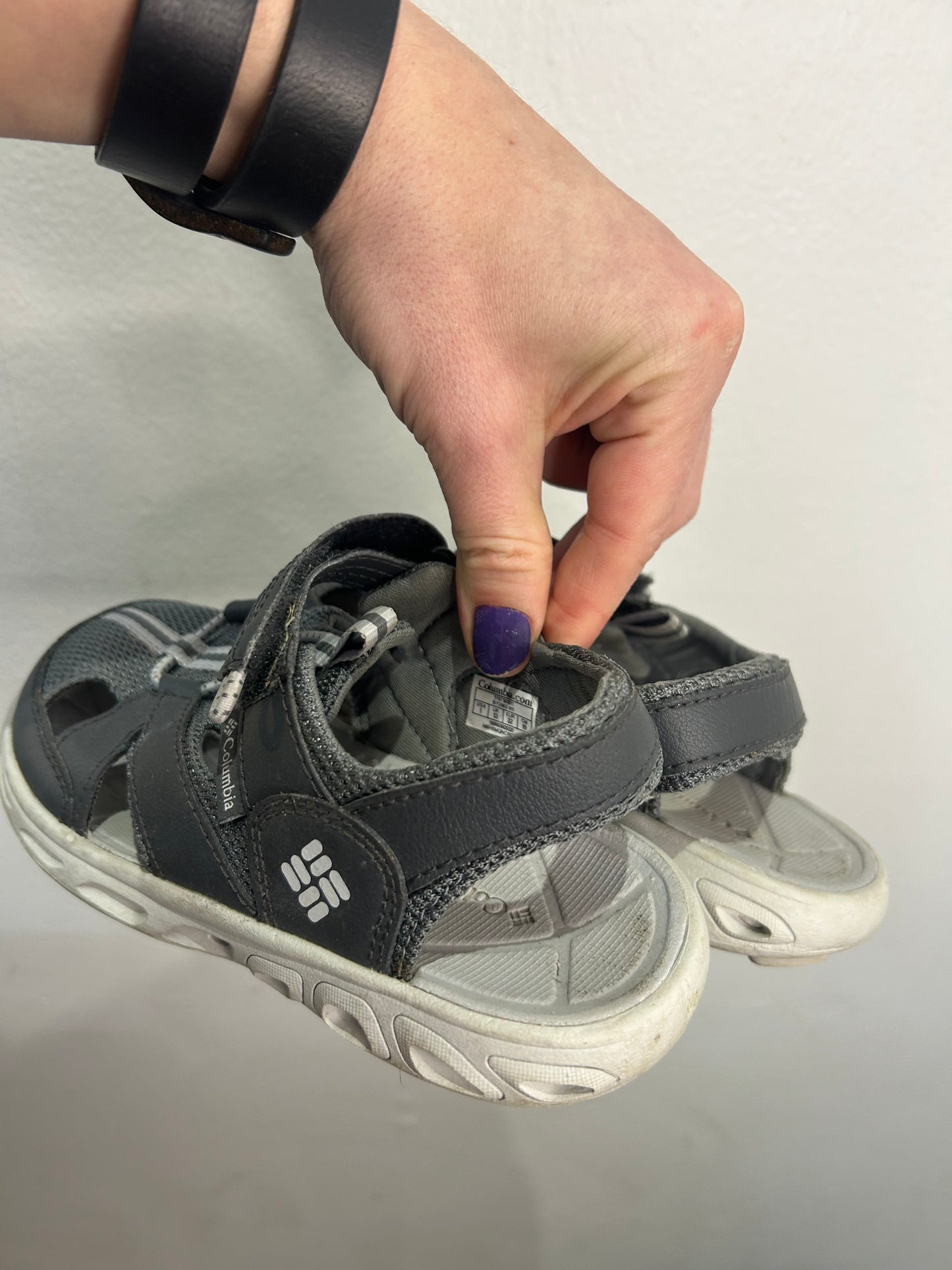 Y1 grey Columbia sandals