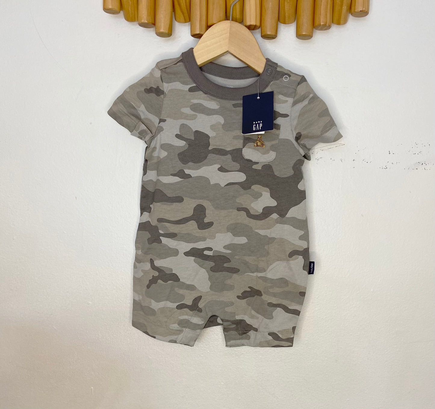 Camo shorty romper 3-6m NEW