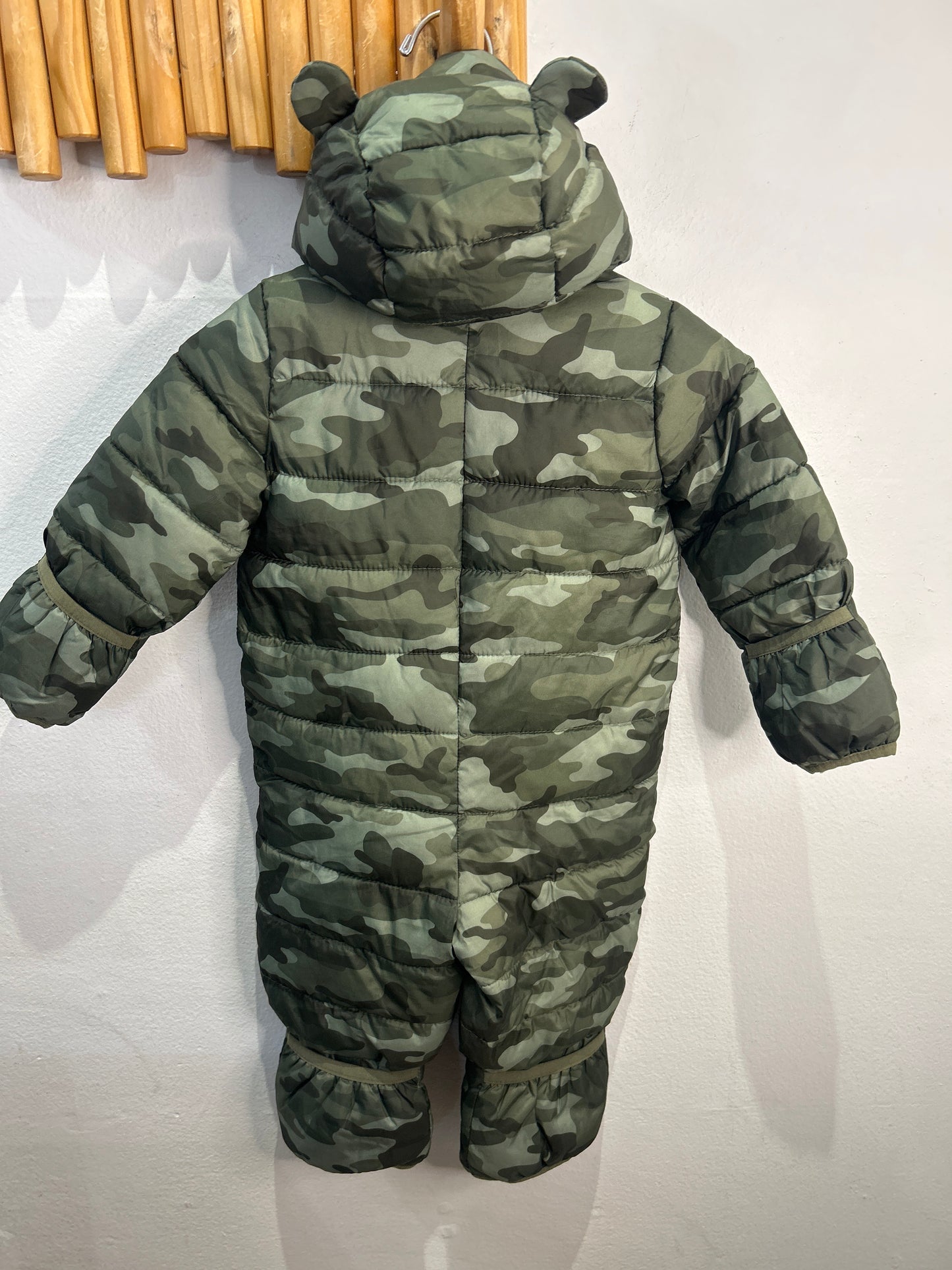 Camo prima loft snowsuit 6-12m