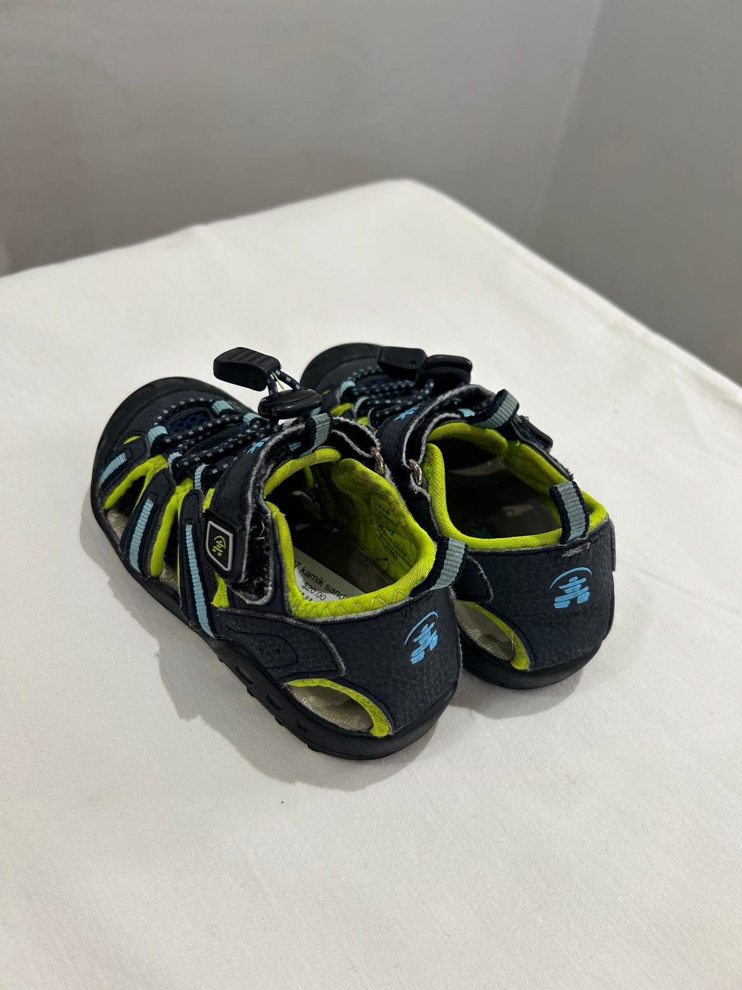 C7 kamik sandals
