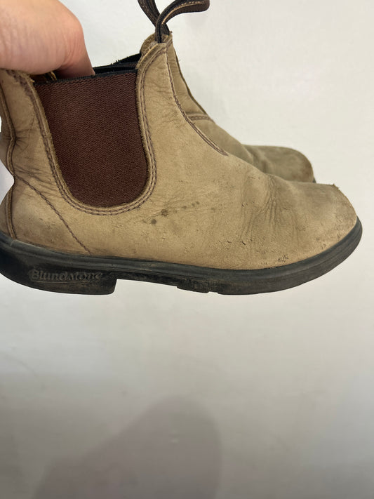 Y1 Blundstones*