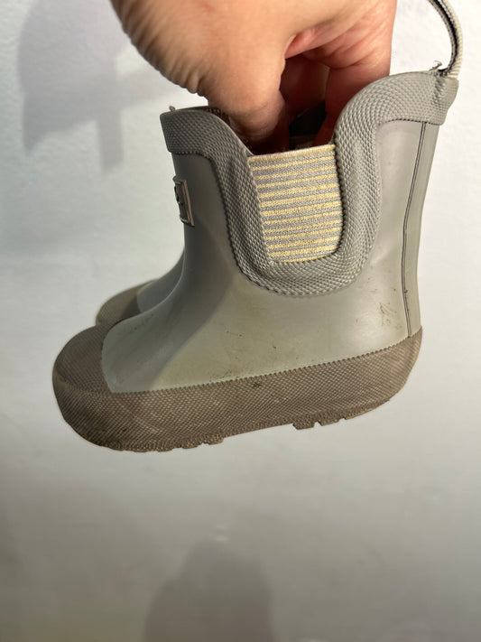 C7 Pehr grey fur-lined boots
