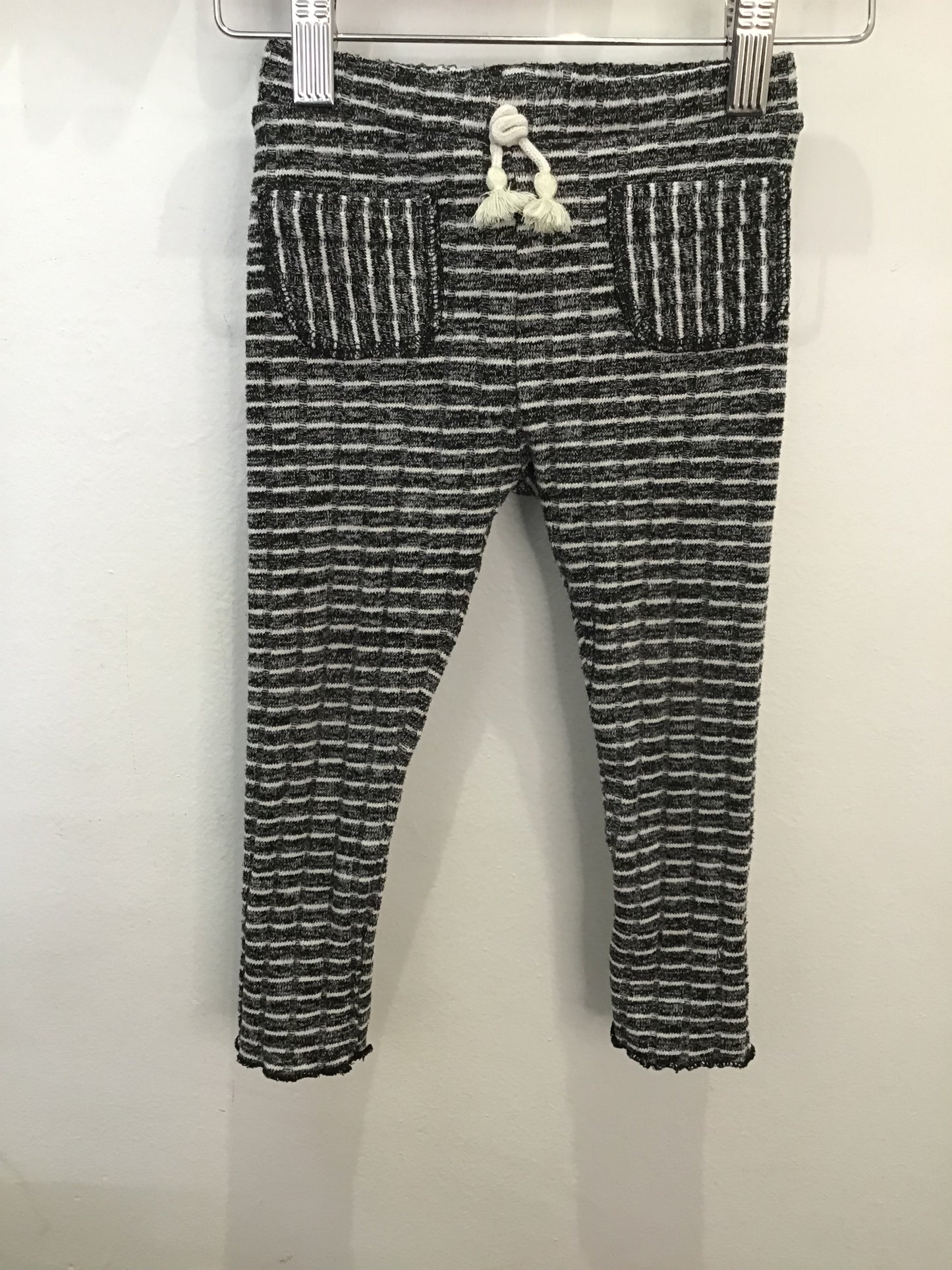 Black and white knit pants 2-3y