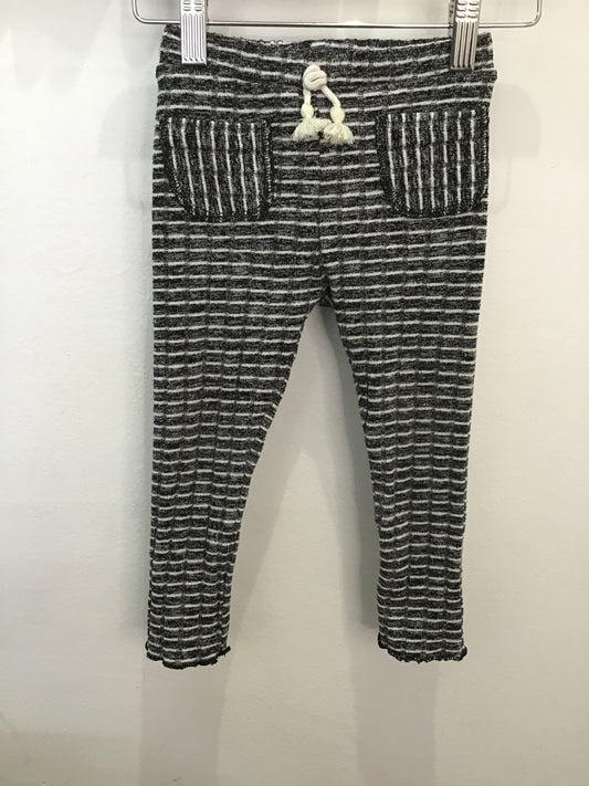 Black and white knit pants 2-3y