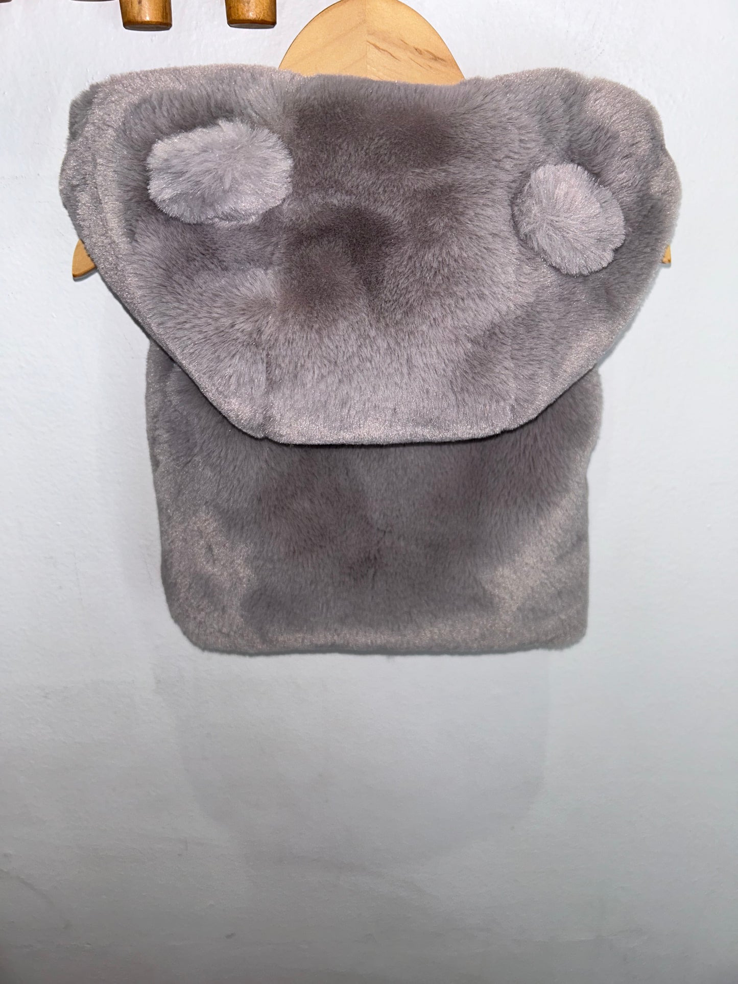 Grey furry vest 3-6m