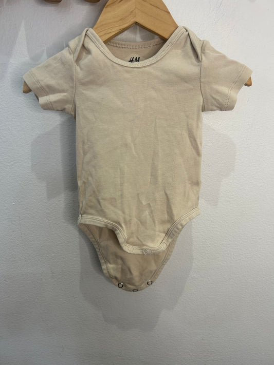 Beige onesie 2-4m