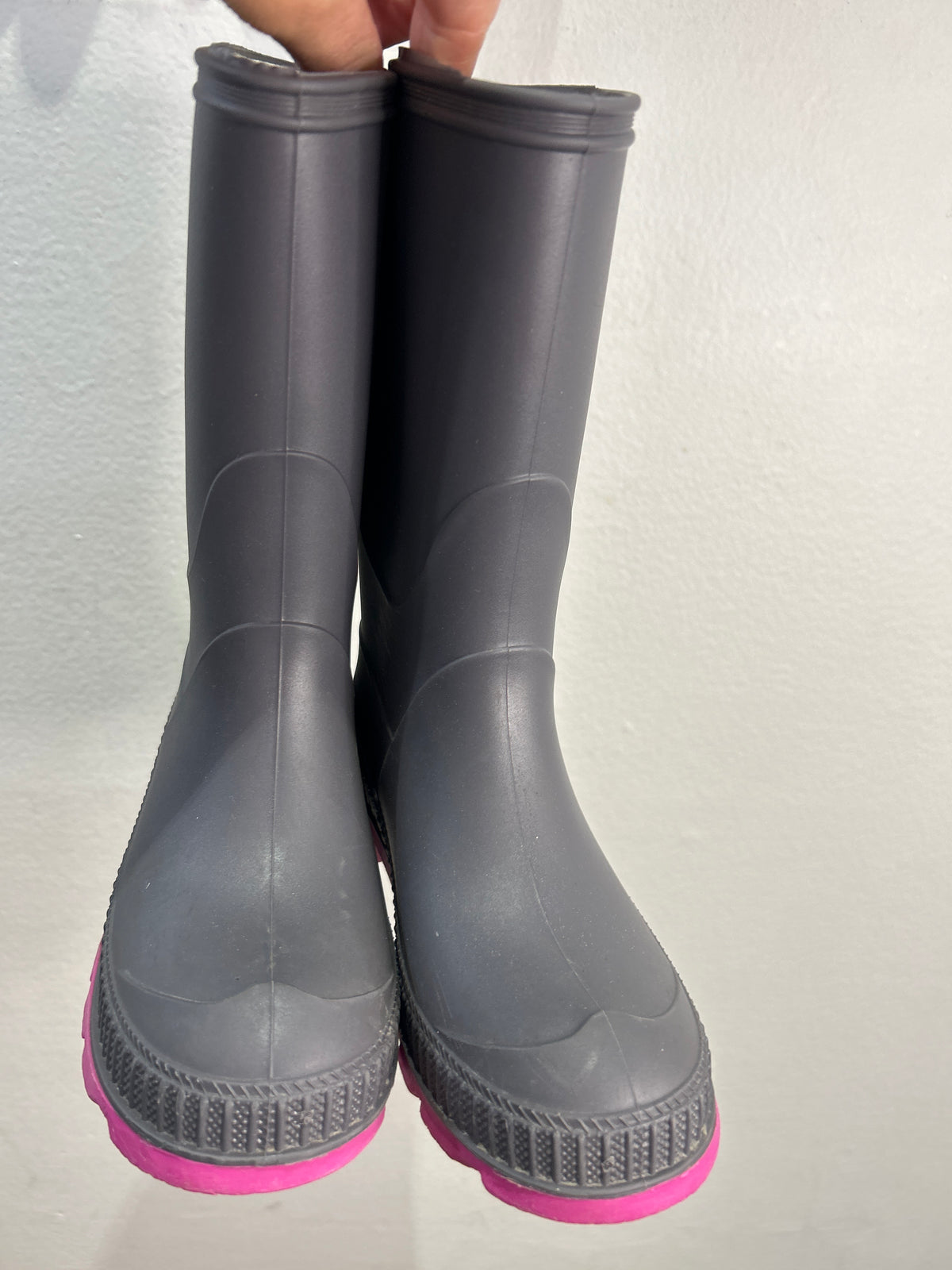 C12 Kamik grey rainboots