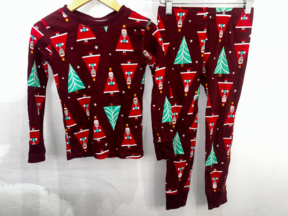 Christmas Triangles pyjamas 6y