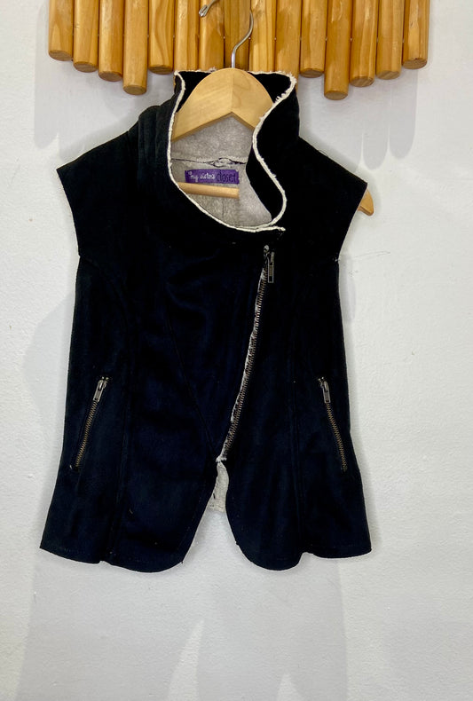 Black seude fitted vest 8-10y