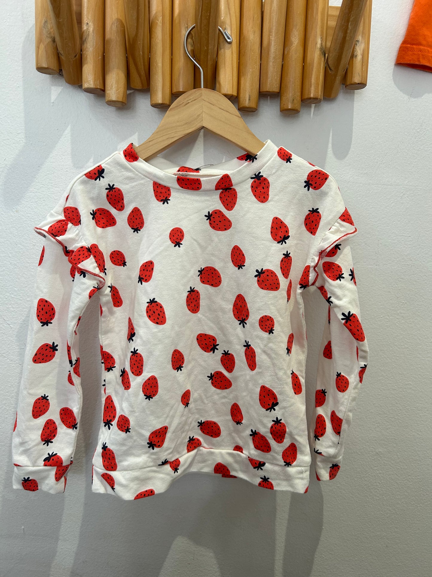 Strawberries light pullover 3y