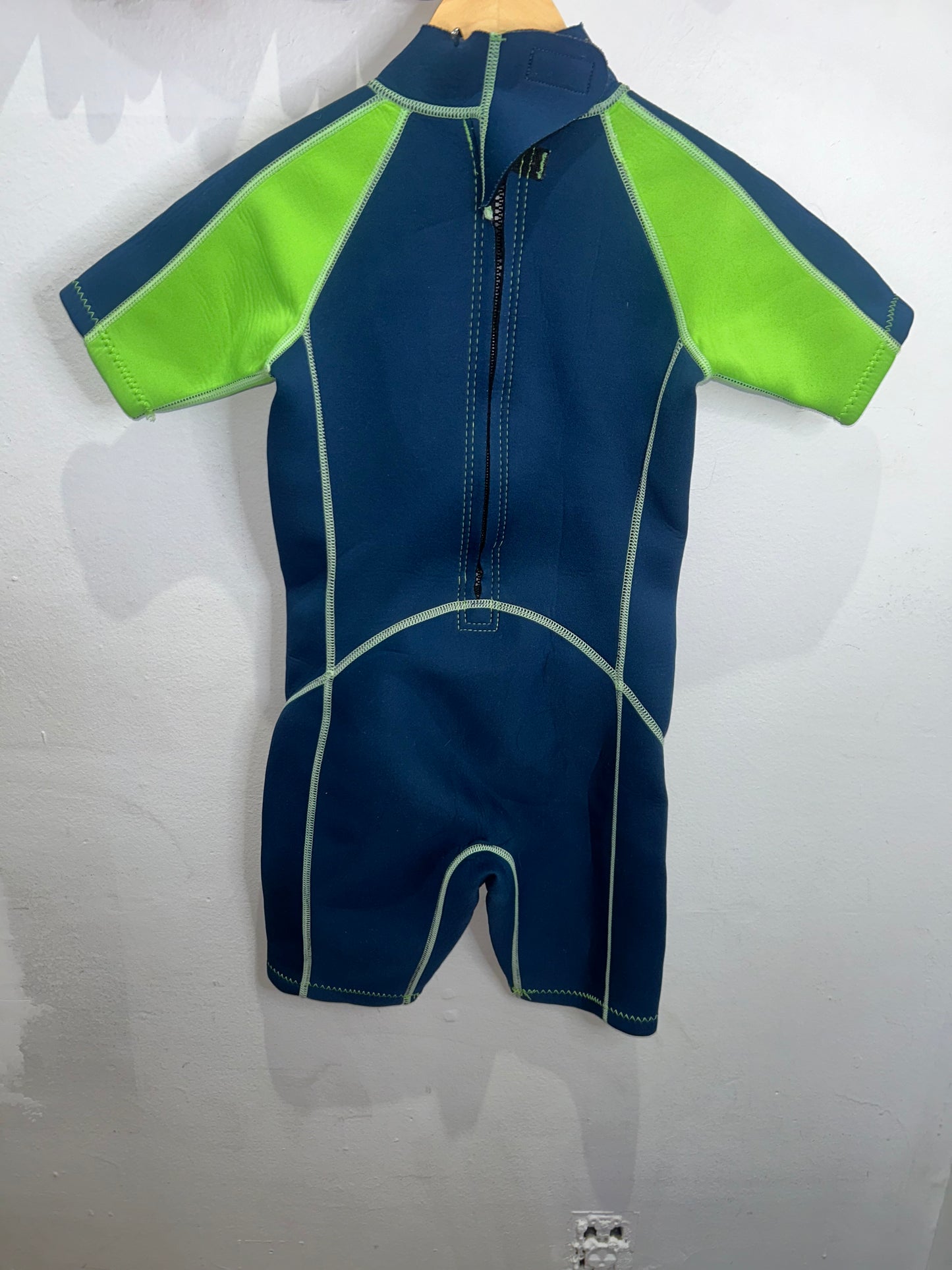 Mountain Warehouse wetsuit 9-10y
