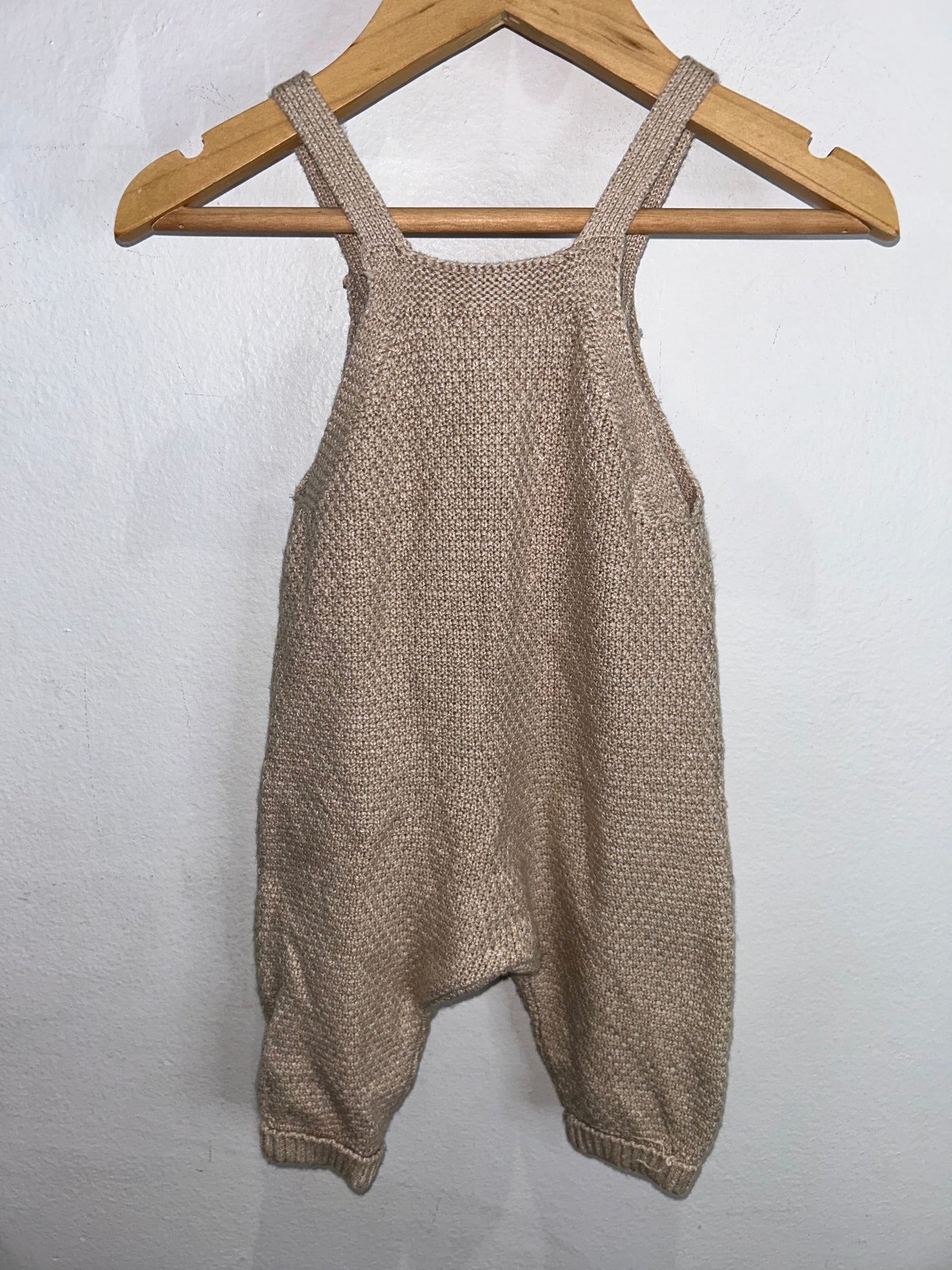 Oatmeal knit romper 3-6m