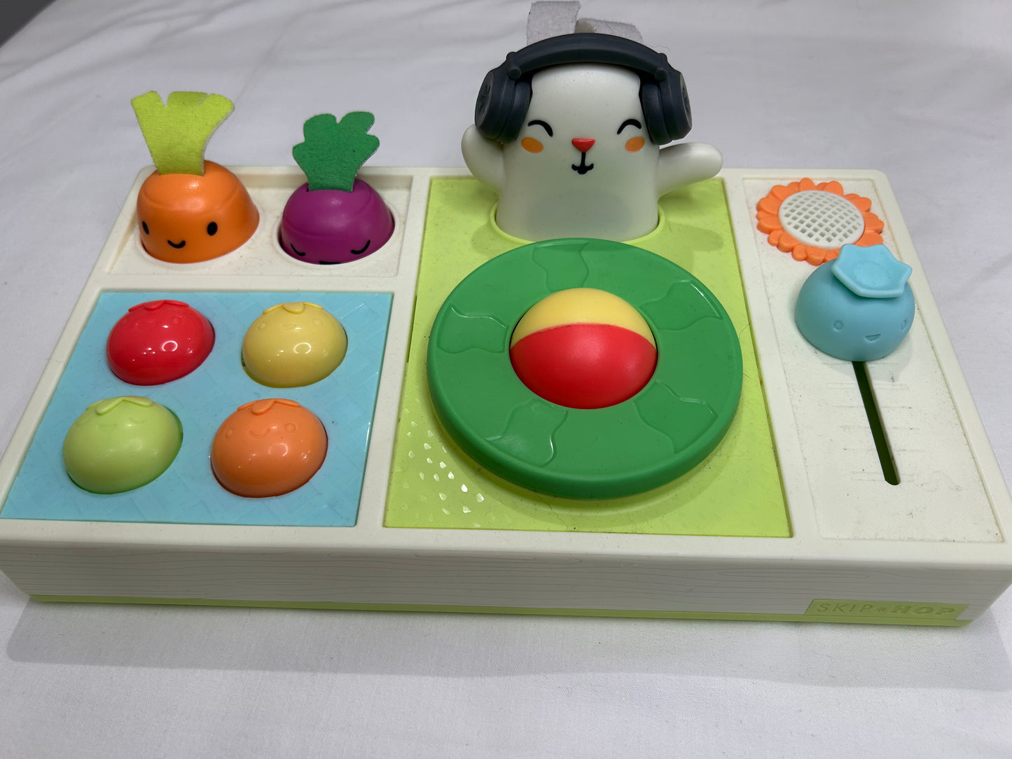 Skiphop Let the Beet Drop DJ toy
