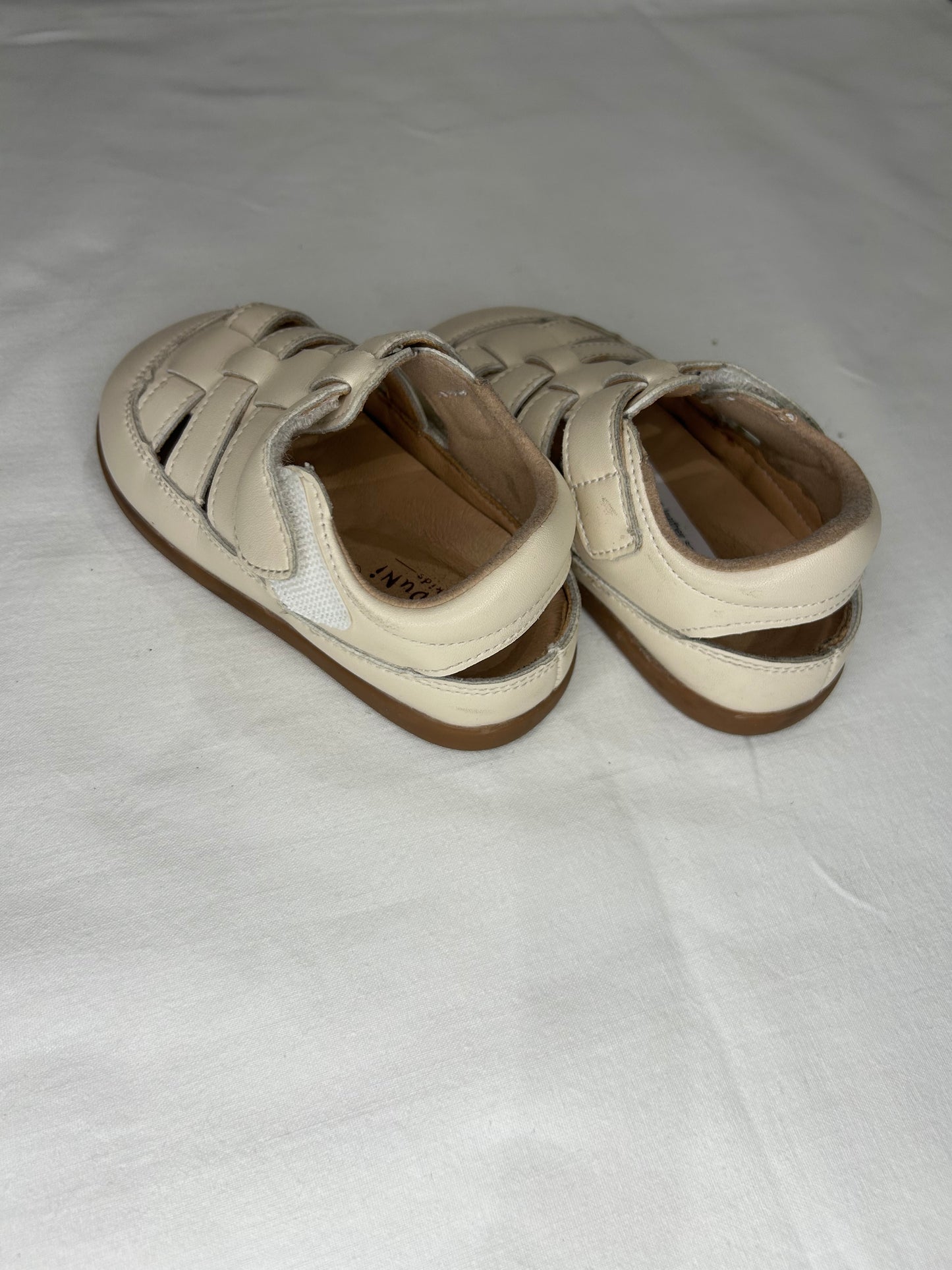 C6 cream leather sandals