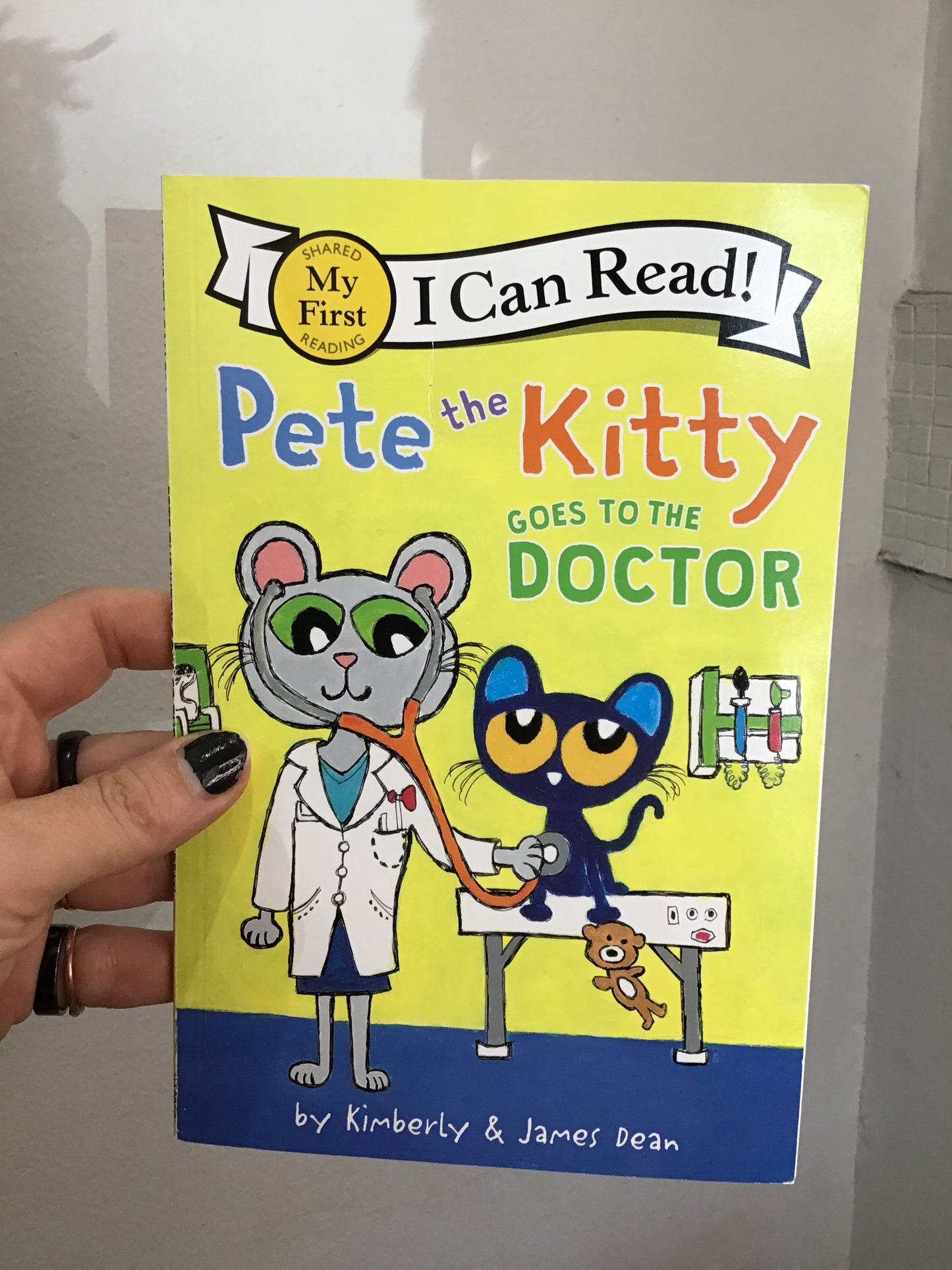 Pete the Kitty goes to the doctor