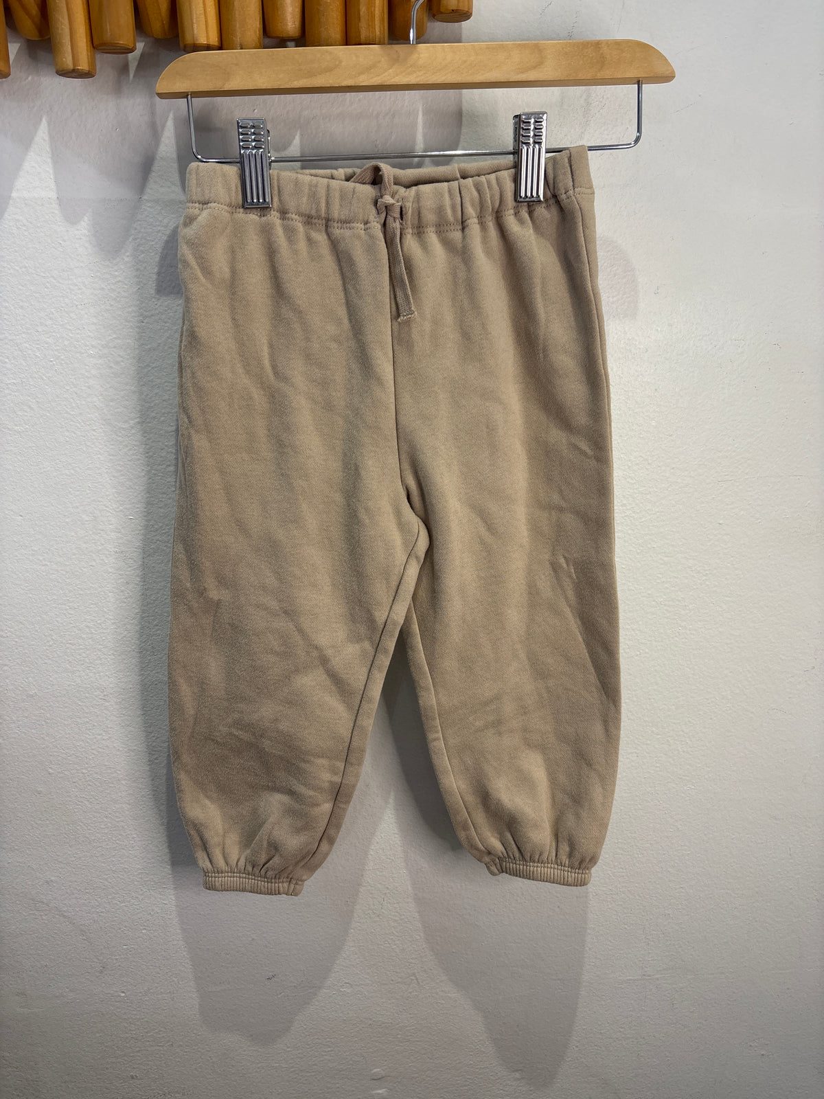 Beige joggers 18-24m