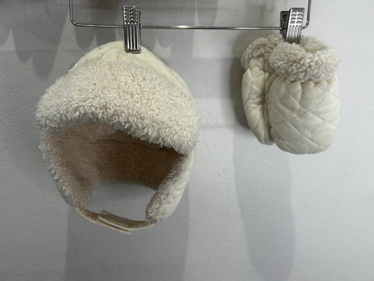 White quilted hat and mitt set 12-24m
