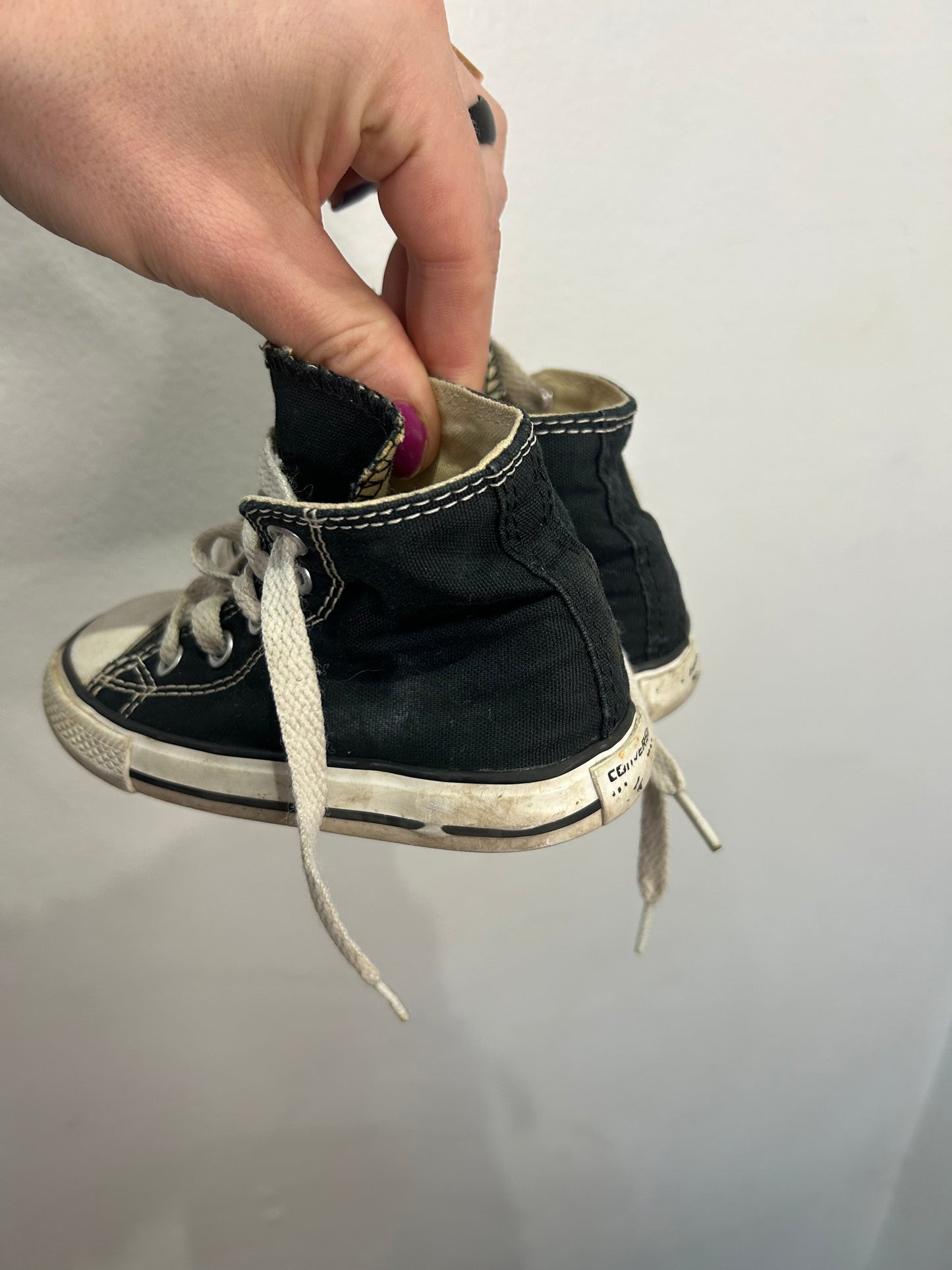 C7 black Converse