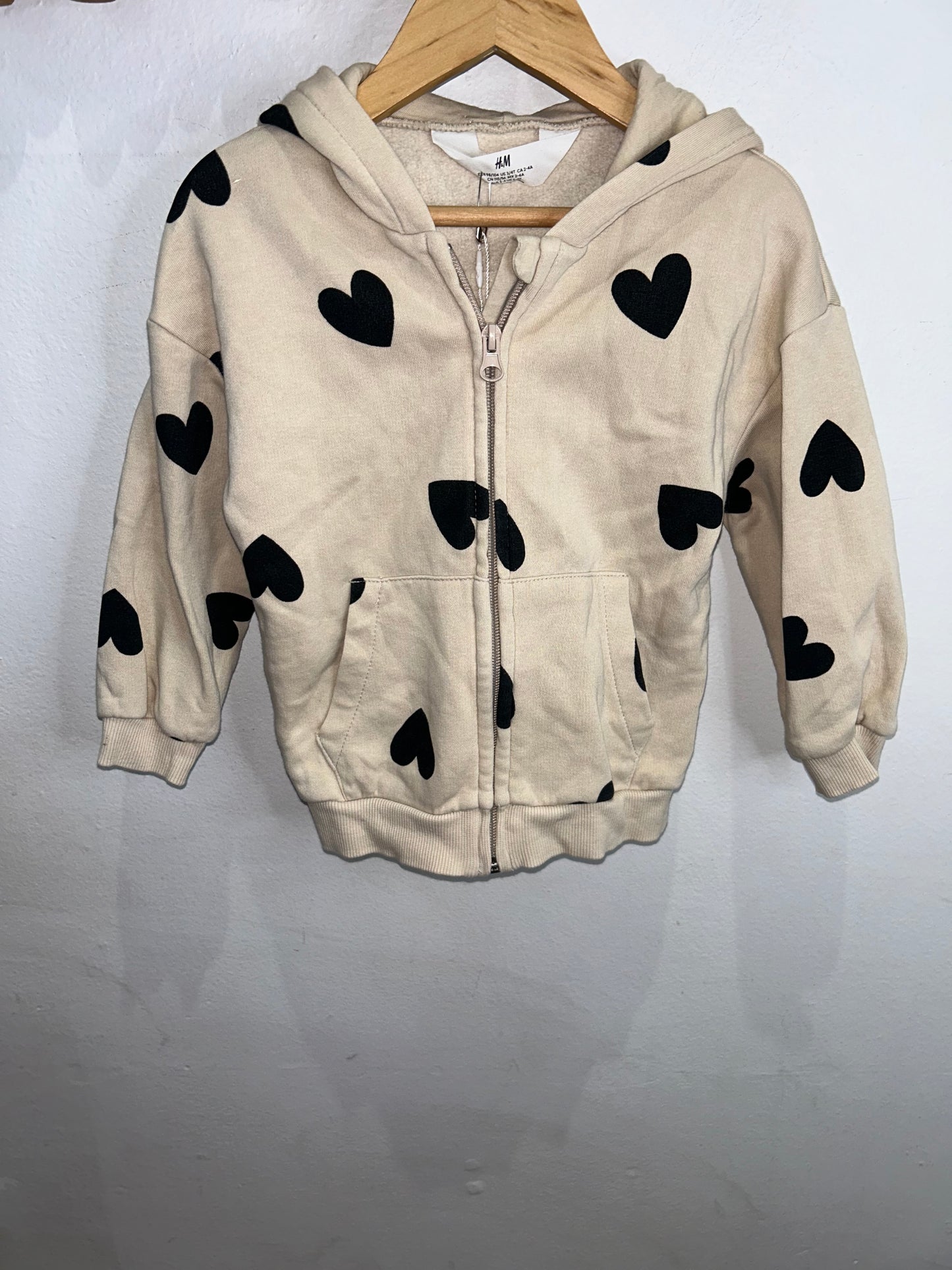 Cream sweatshirt black hearts 2-4y