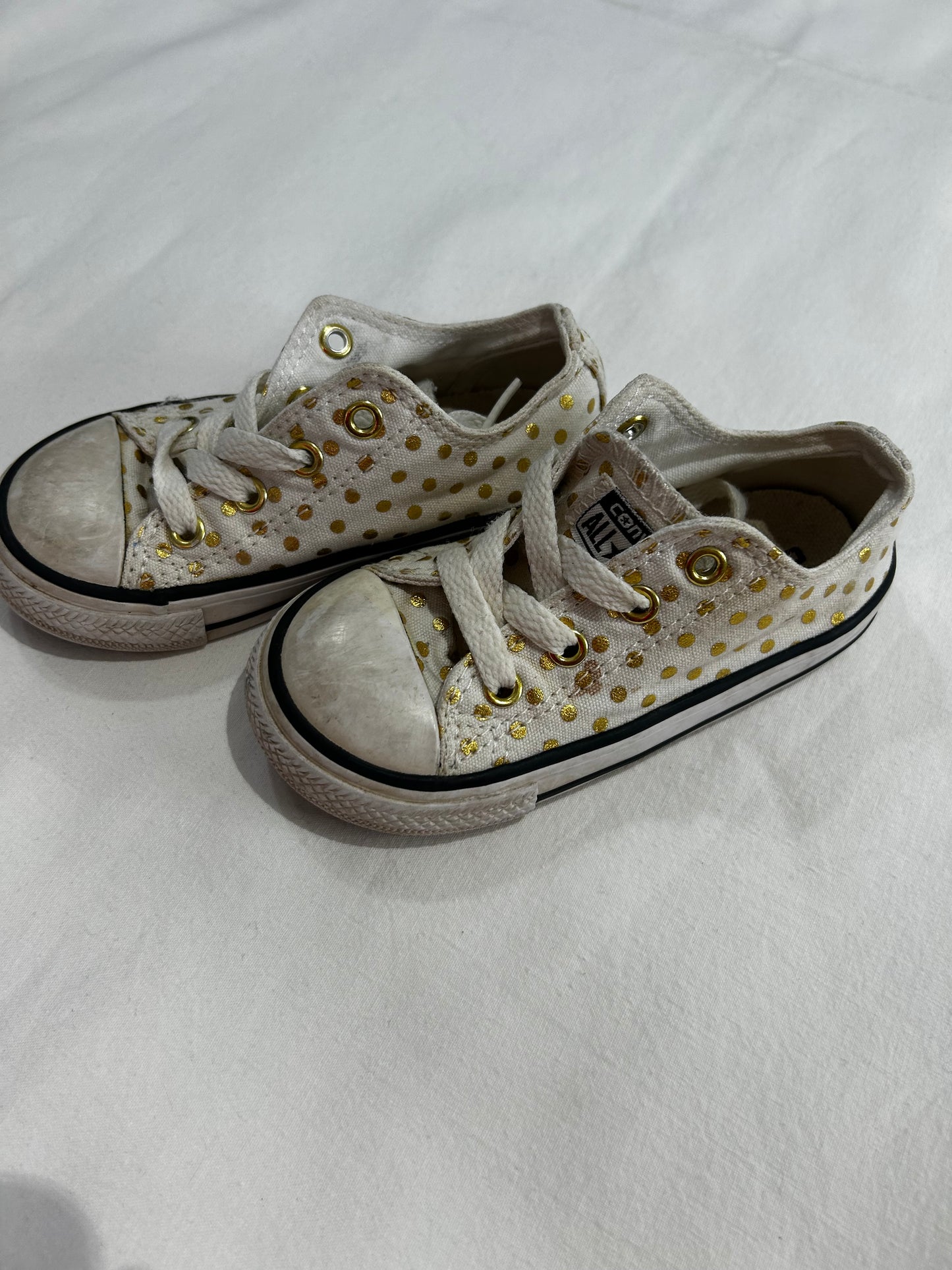C7 gold dots Converse