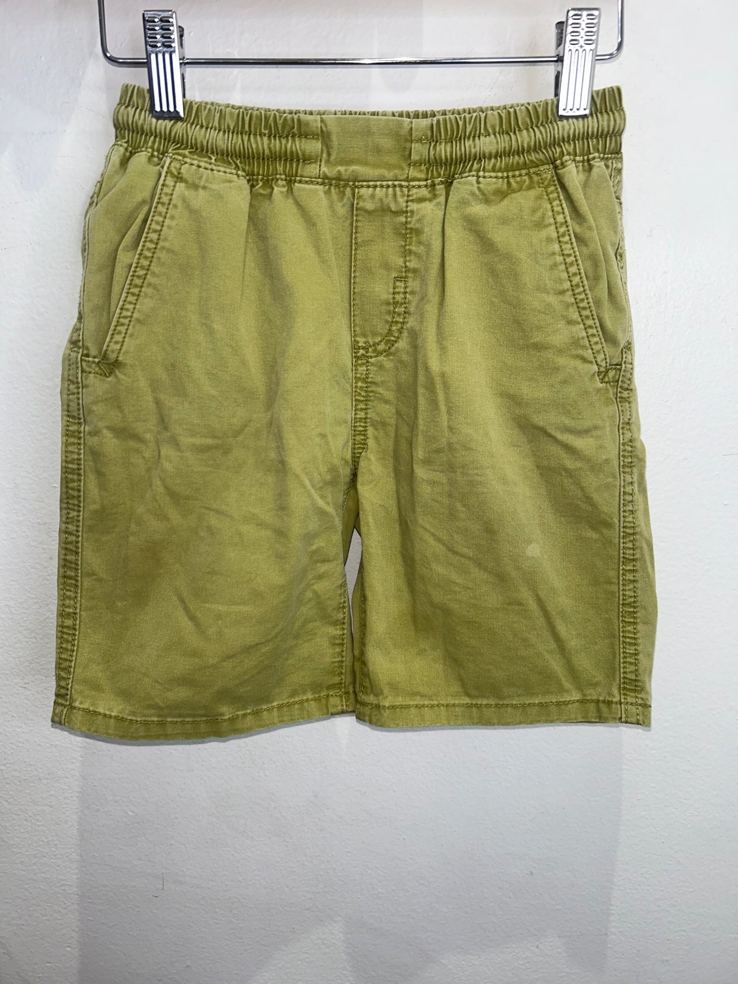 Banana-leaf green shorts 7y