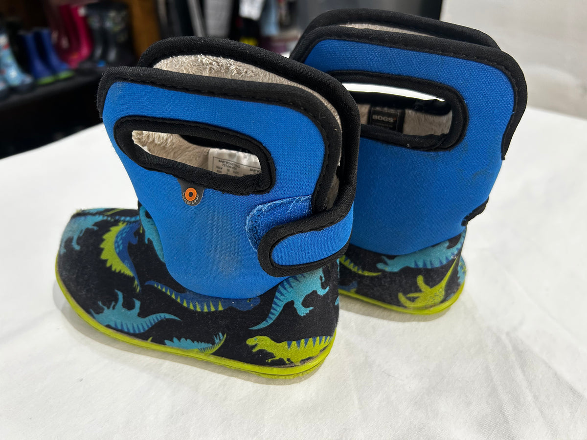 C9 Bogs lined dino boots*