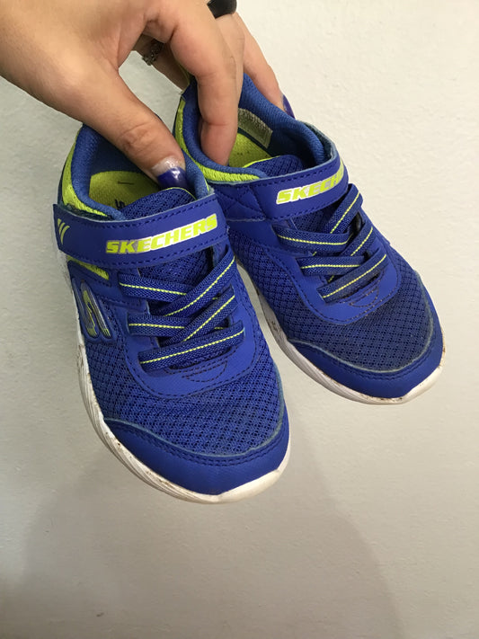 C10 Skechers blue runners