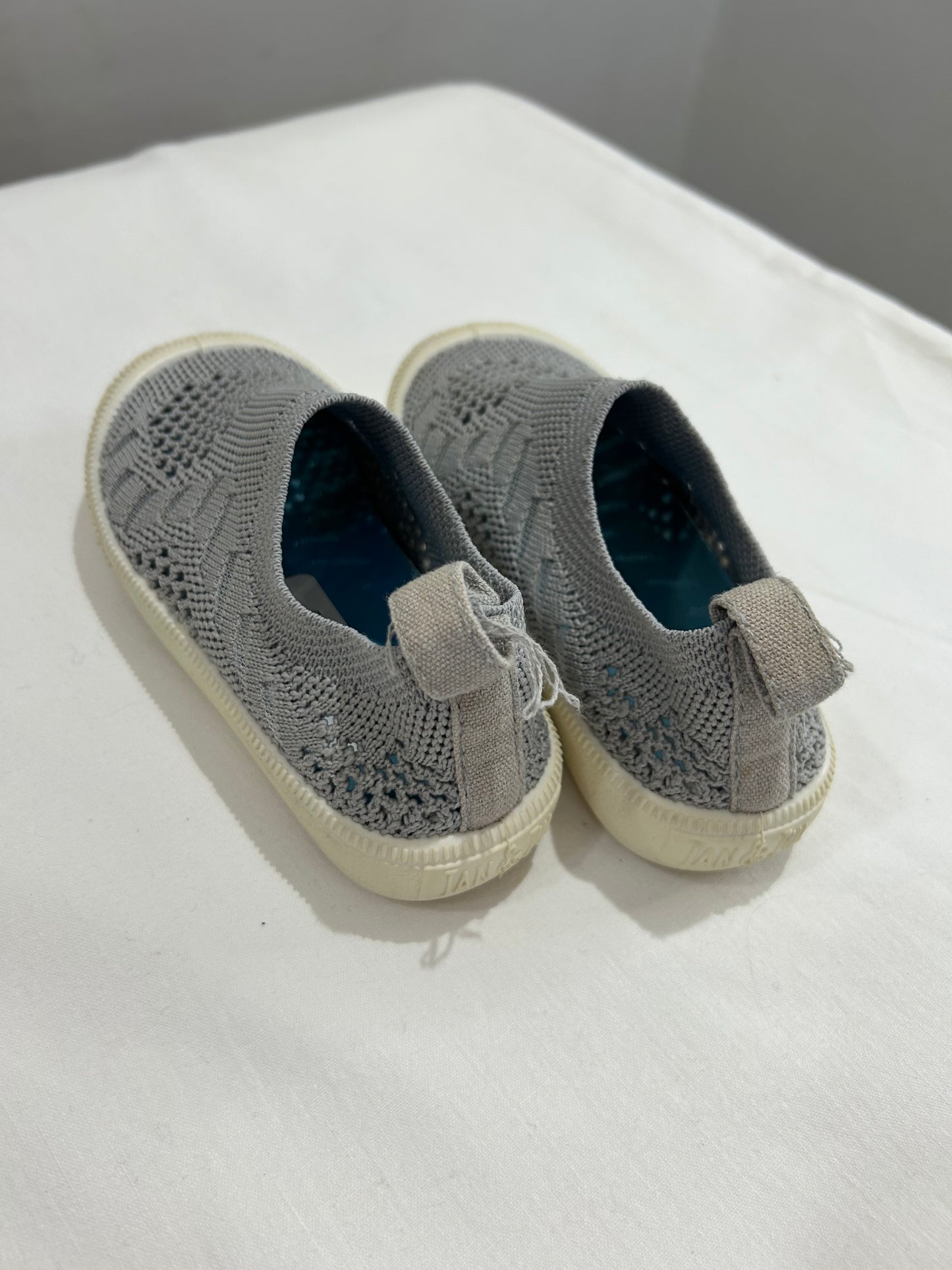C7.5 grey pull-ons